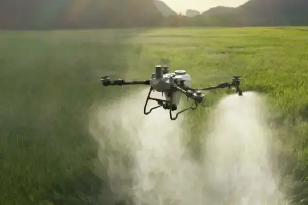 DJI lança drone Agras T55 com alta capacidade de carga para agricultura profissional