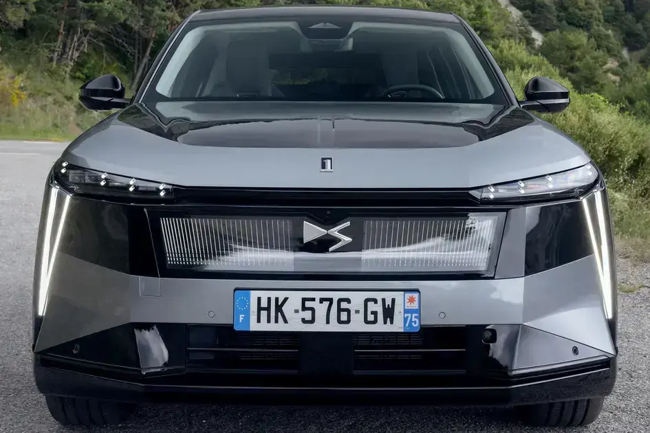 DS No 7 E-Tense chega com 460 milhas de autonomia e potência de 345 hp