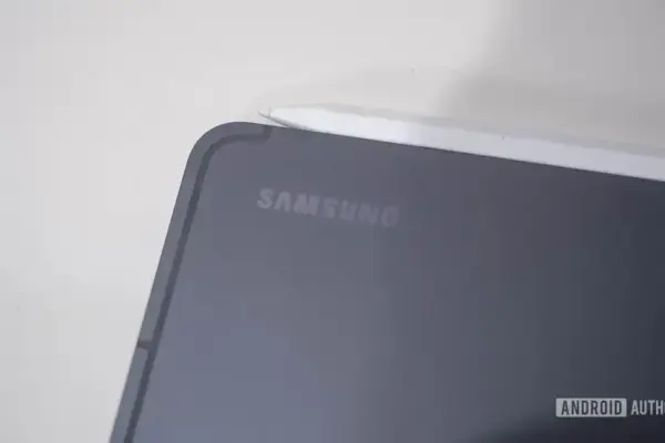 Galaxy Tab S12 Plus aparece em imagem ao vivo e se aproxima do lançamento
