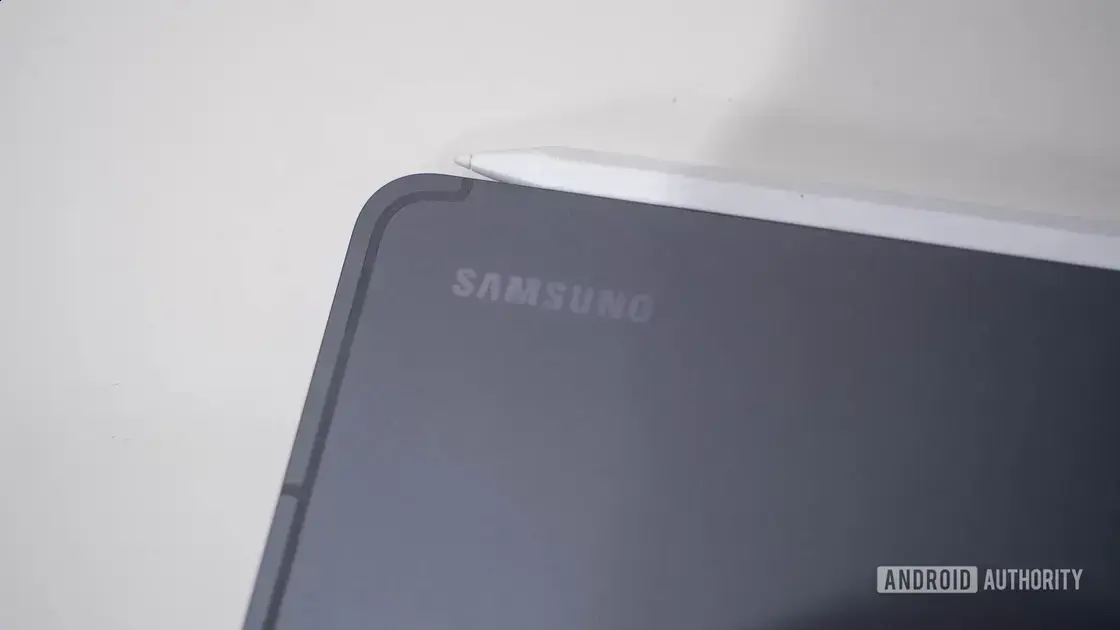 Galaxy Tab S12 Plus aparece em imagem ao vivo e se aproxima do lançamento