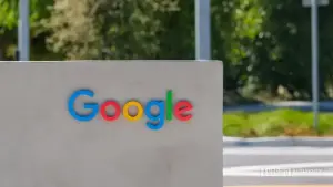 Google recebe multa bilionária na UE por violações na Play Store e Busca