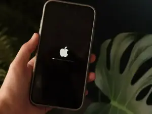 iOS 26.6: Como a IA Claude da Anthropic detectou falha no Safari da Apple