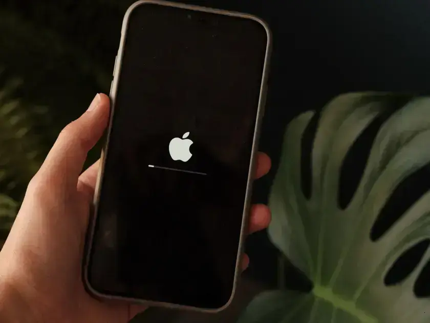 iOS 26.6: Como a IA Claude da Anthropic detectou falha no Safari da Apple