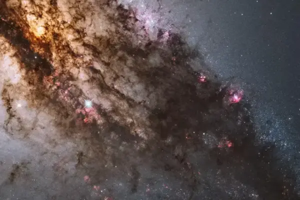 James Webb revela imagem impressionante da colisão em Centaurus A