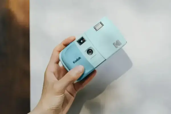 Kodak EC35: câmera analógica pocket de $35 com lente 25mm e trava de obturador