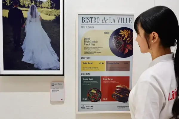 LG lança display E Ink 32" com bateria duradoura, Qi2 e webOS