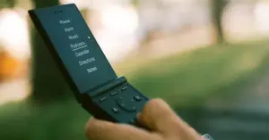 Light Flip: o celular minimalista estilo Moto Razr por apenas $299