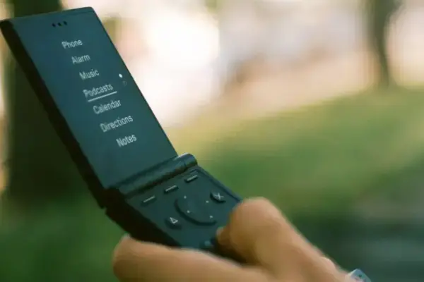 Light Flip: o celular minimalista estilo Moto Razr por apenas $299