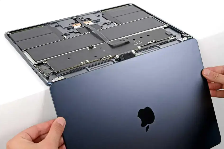 MacBook Air Flexgate: Entenda o problema da tela que pode custar caro 1 MacBook Air Flexgate: Entenda o problema da tela que pode custar caro