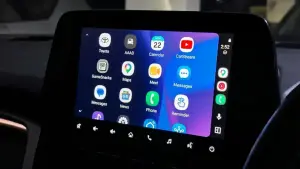 Nova atualização do WhatsApp expande recursos no Android Auto para seu carro