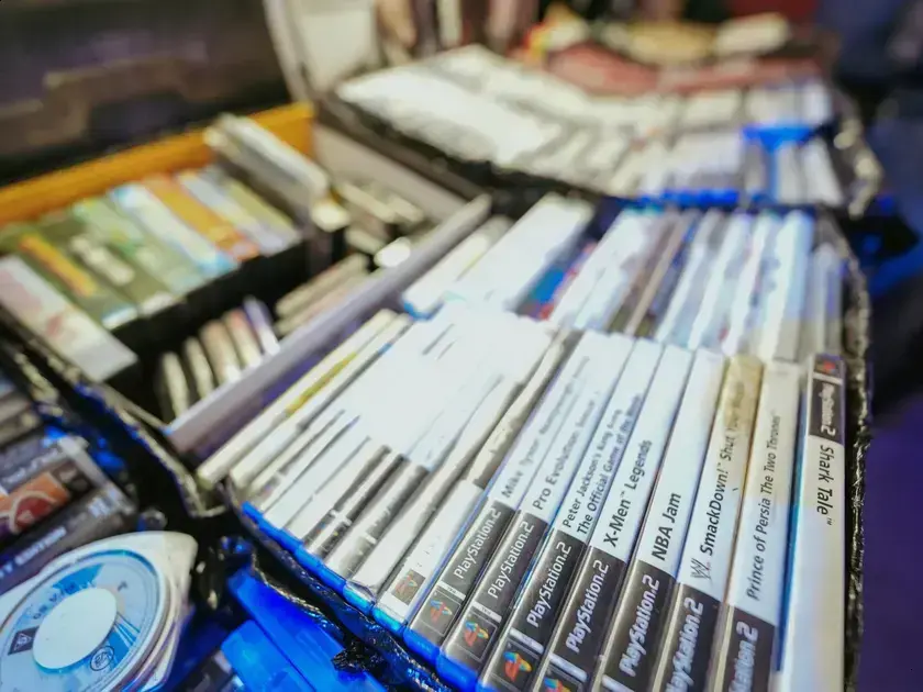 O futuro das seções de jogos: prateleiras com cartões de download assustam fãs