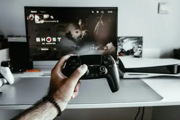Por que os gamers estão preferindo comprar jogos em disco no PS5?