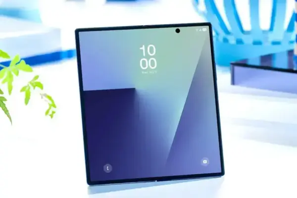 Samsung Galaxy Z Fold 8 Ultra revela tela quase sem vinco em vídeo vazado