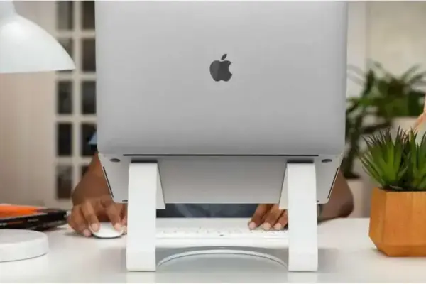 Suportes para MacBook: Ergonomia, Estilo e Praticidade para seu Espaço de Trabalho