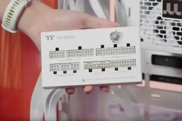 Thermaltake Dockpower FI: PSU modular que facilita upgrades e organização