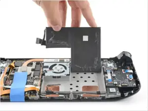 Valve reafirma suporte à reparação do Steam Deck LCD com novas baterias pela iFixit