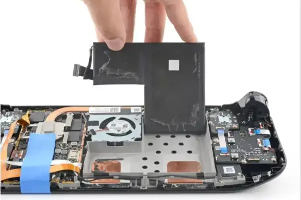 Valve reafirma suporte à reparação do Steam Deck LCD com novas baterias pela iFixit