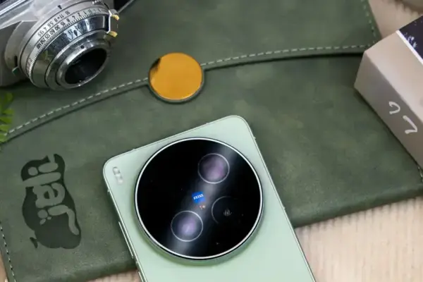 Vivo X500 Ultra: Protótipos revelam novidades nas câmeras Zeiss 35mm e 85mm