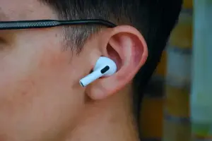 AirPods com câmera podem chegar neste outono; Apple testou dois codenomes