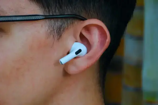 AirPods com câmera podem chegar neste outono; Apple testou dois codenomes