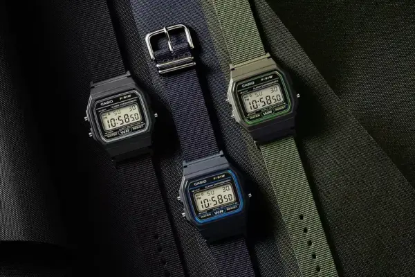 Casio lança F-91WF com pulseira de tecido a quase o dobro do preço