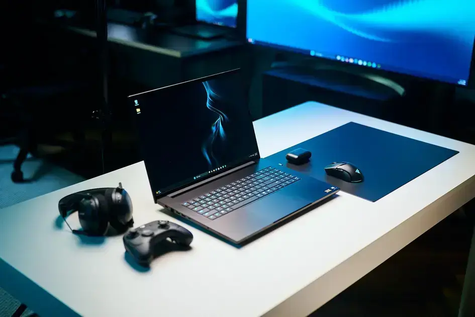 Razer Blade 18 2026: Potência e silêncio, mas o modelo 2025 pode valer mais a pena