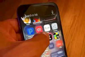 iOS 27 é melhor, mas o novo gesto de Siri no topo irrita usuários